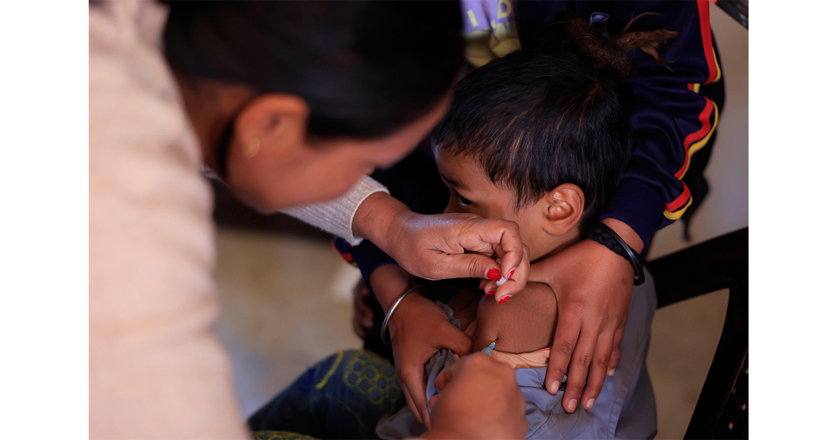 बागलुङका ११ हजार बालबालिकालाई आइपिभी खोप लगाइँदै