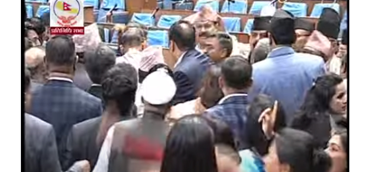 ‘वेल’ घेराउमा  सभामुखले चलाए संसद्, कांग्रेस–एमाले सांसदबीच धक्कामुक्की