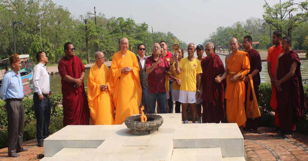 लुम्बिनीको अखण्ड शान्ति दीपको ज्योति सगरमाथा आधार शिविर लगियो