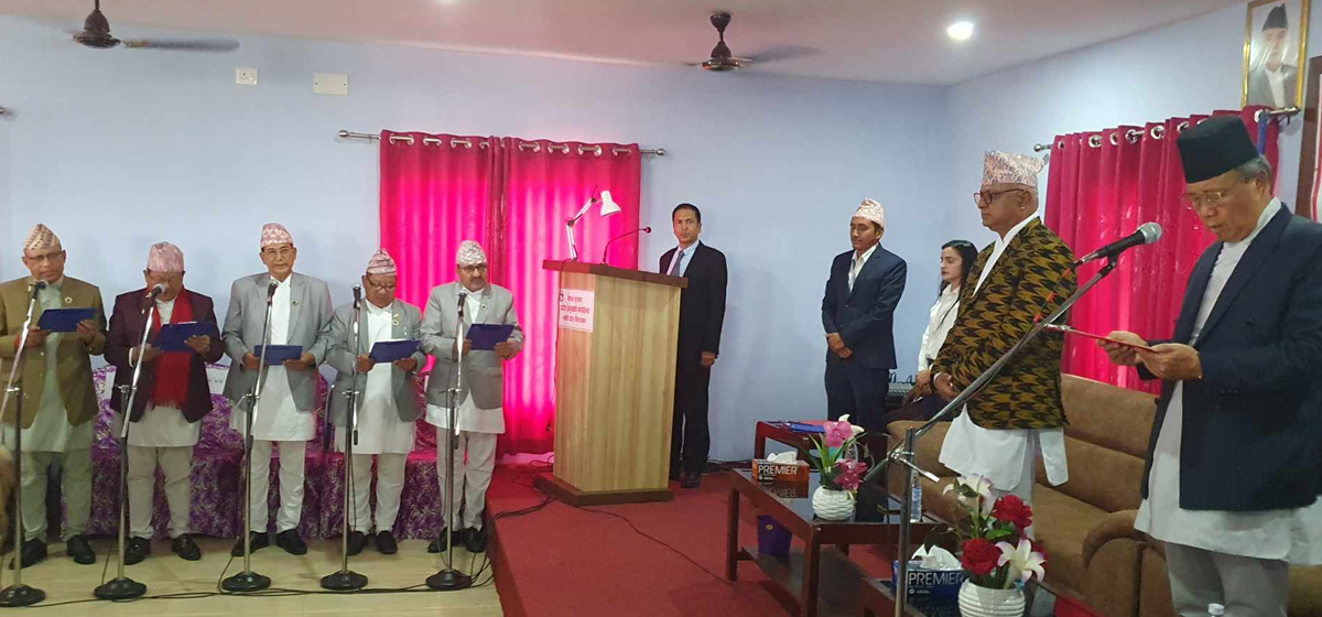 कोशी प्रदेशमा नवनियुक्त मन्त्रीहरुले लिए शपथ