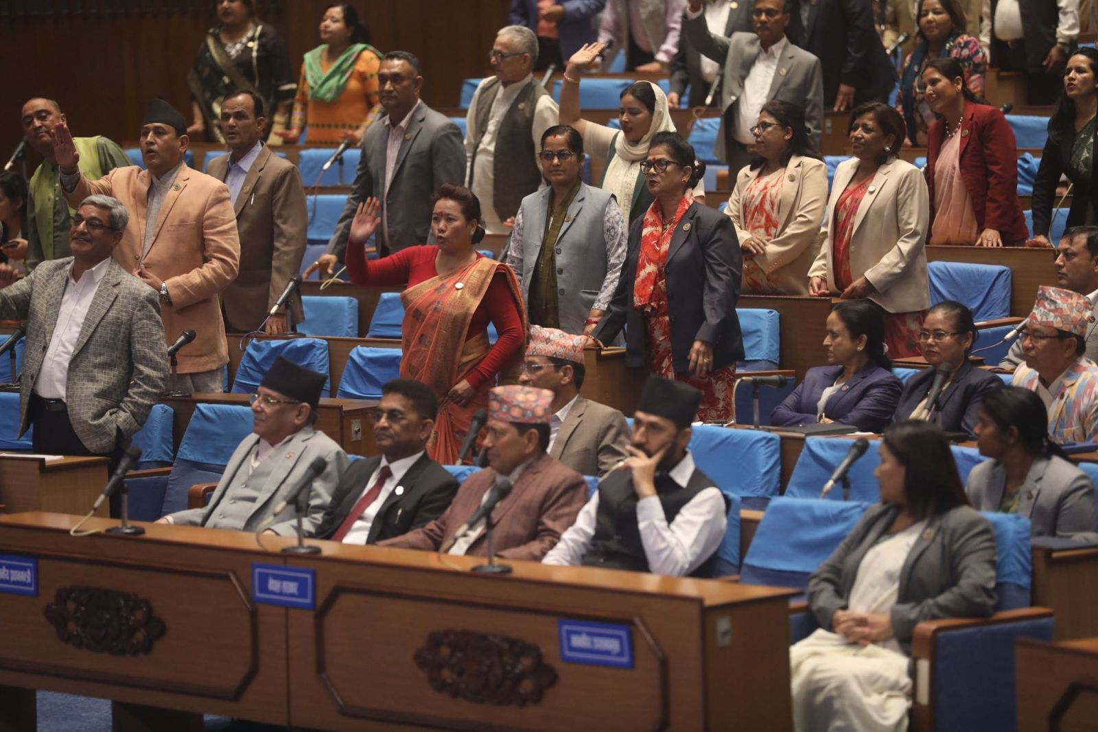 संसद्‍मा प्रधानमन्त्रीलाई कांग्रेसको अवरोध (तस्बिरसहित)