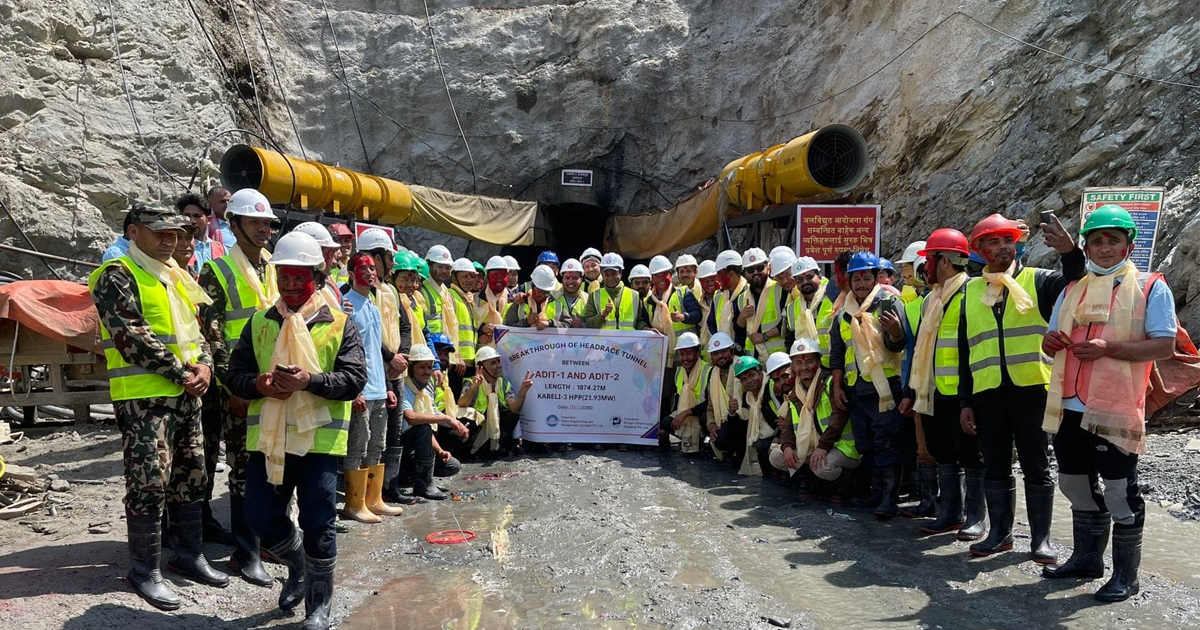 असोजभित्र काबेलीको विद्युत राष्ट्रिय प्रसारण लाइनमा