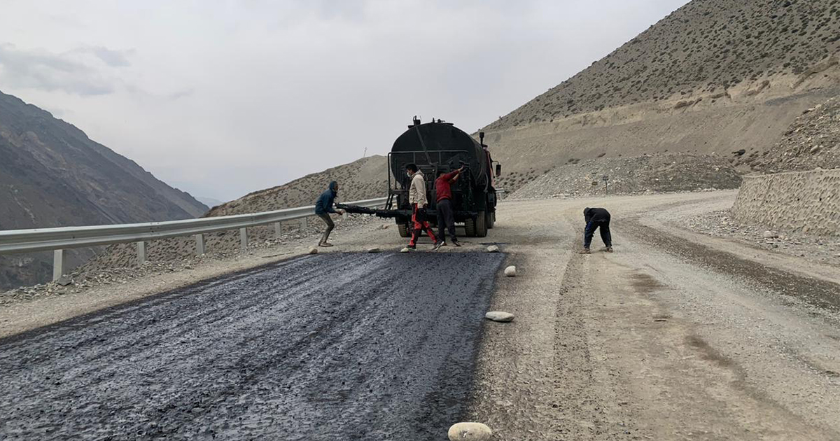 जोमसोम–कागबेनी सडक कालोपत्र गरिँदै