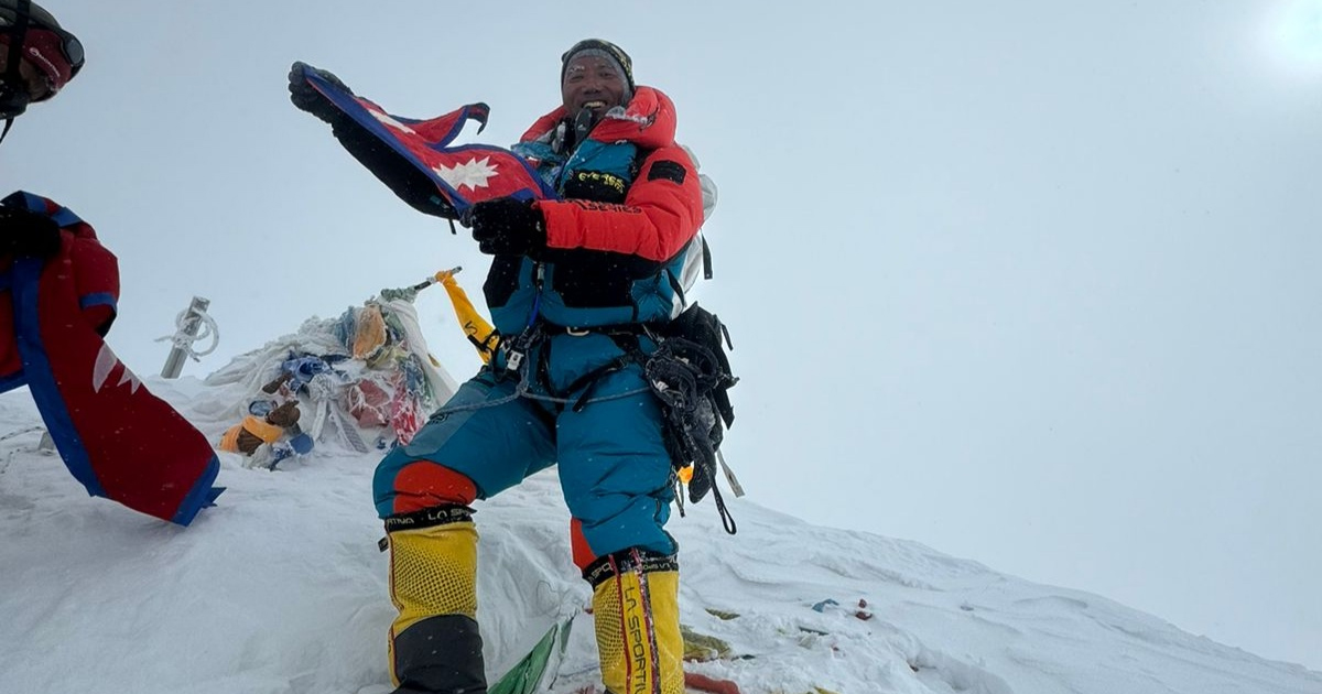 कामीरिता ३०औँ पटक सगरमाथाको शिखरमा