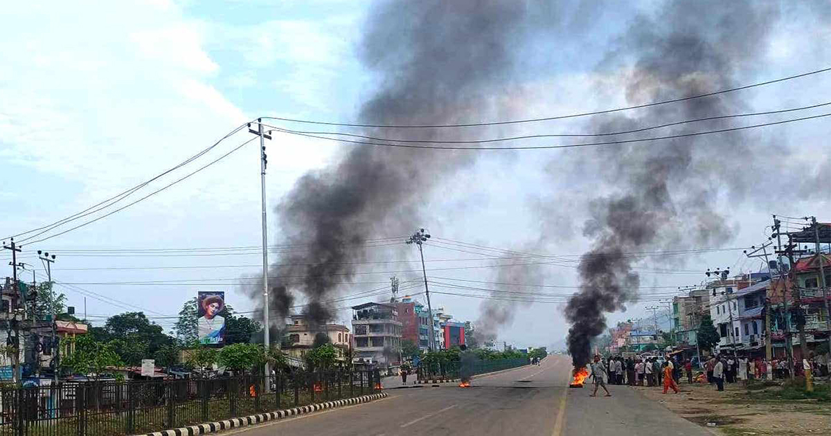 कारको ठक्करबाट पैदल यात्रीको मृत्यु पछि रत्न राजमार्ग अवरुद्ध