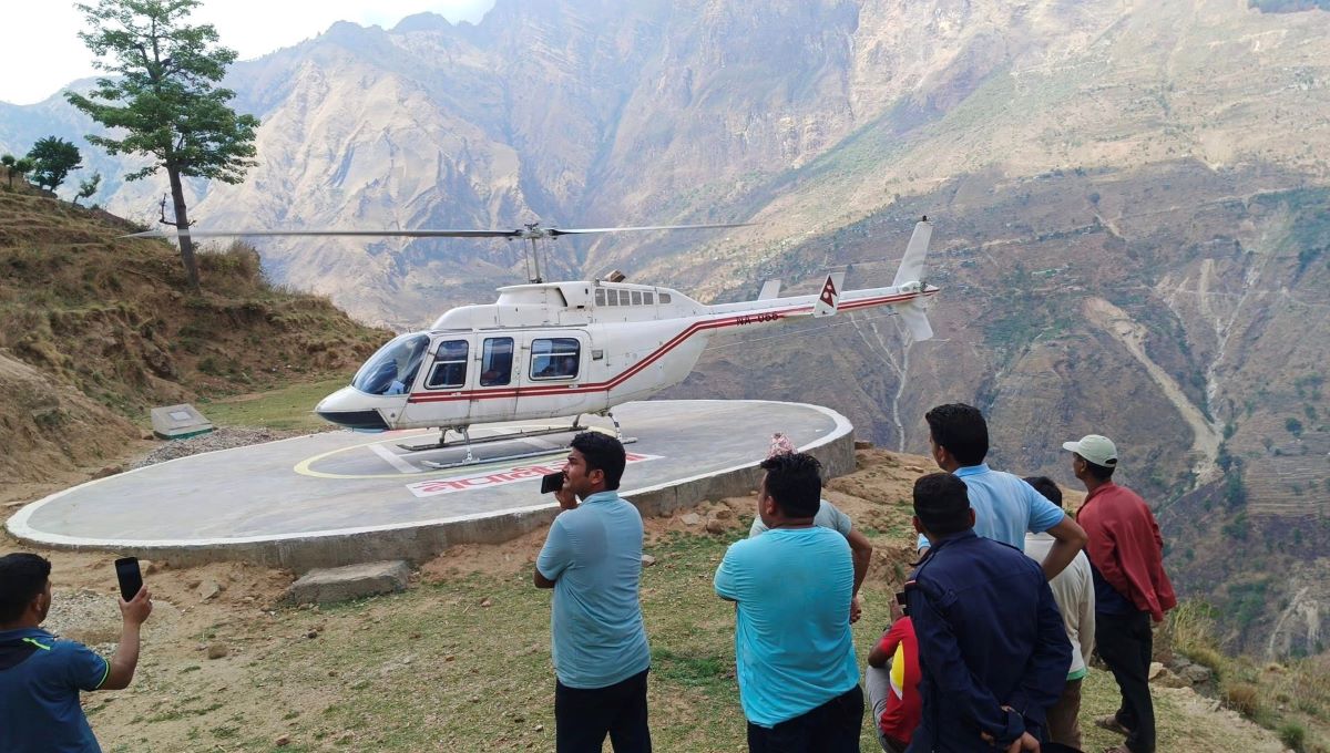 कालीकोट दुर्घटनामा गम्भीर घाइते तीन जनालाई थप उपचारका लागि सुर्खेत लगियो