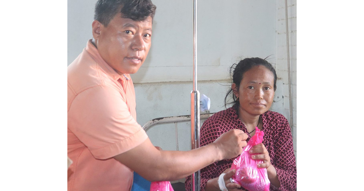 इच्छुक स्मृति दिवसमा बिरामीलाई फलफूल