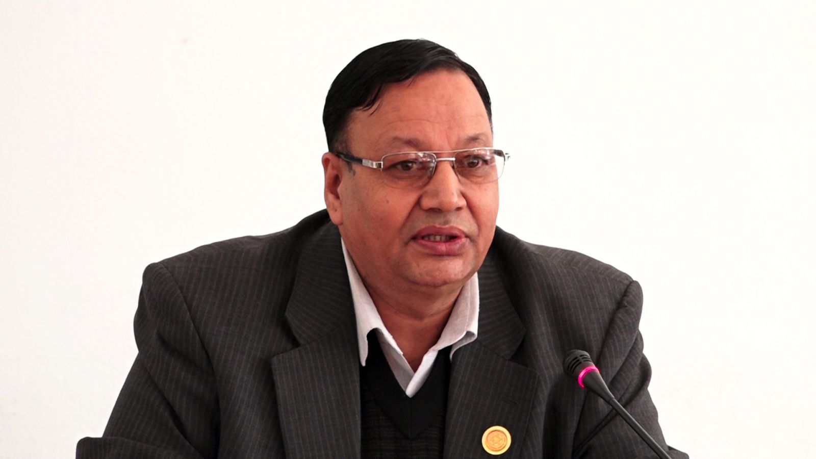 दुई चारजना उटपट्याङ मान्छे सडकमा आउँदैमा गणतन्त्र खतरामा पर्दैन: सचिव पौडेल