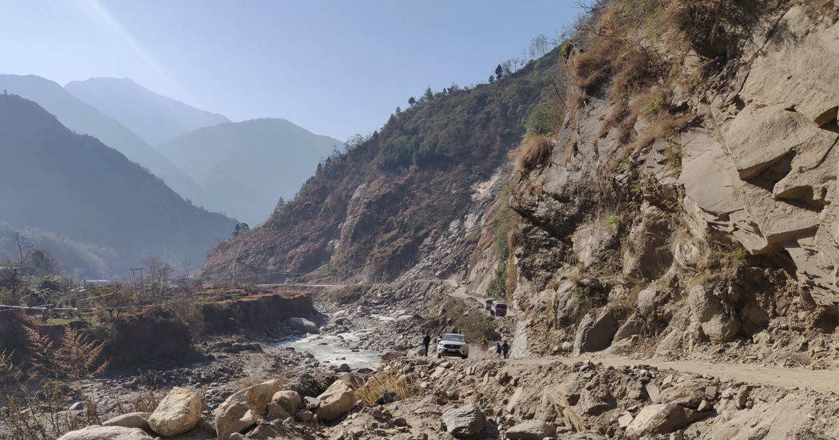 कालीगण्डकी करिडोरमा सुक्खा पहिरो, सडक खुल्न एक साता लाग्ने