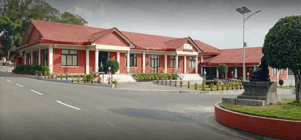 प्रधानमन्त्रीसंग छलफल गर्न कांग्रेस नेताहरू बालुवाटारमा