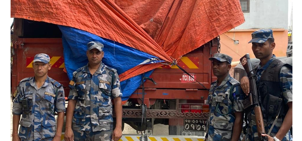 धनुषाबाट २३ लाख बराबरको काजु किसमिस बरामद