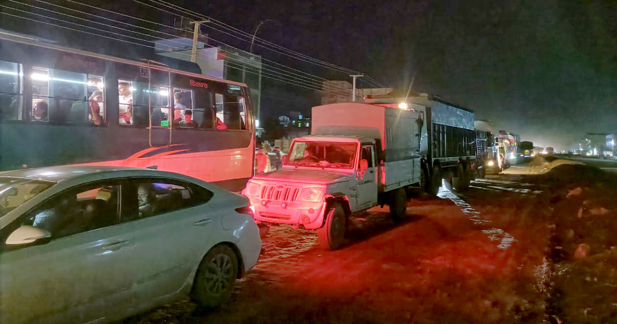 अवरुद्ध नारायणगढ–बुटवल सडकखण्ड आज बिहानदेखि दुईतर्फी सञ्चालनमा