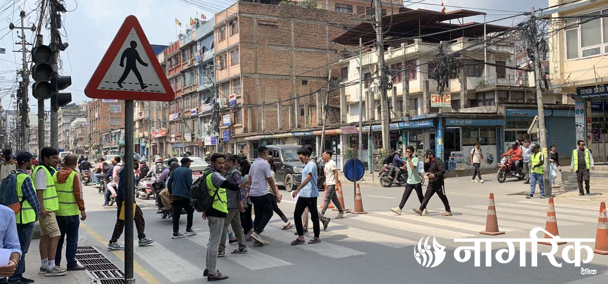 ट्राफिक उल्लंघन गरेपछि सडकमा स्वयंसेवक (फोटोफिचर)