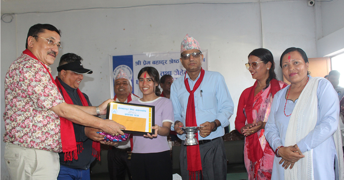 पञ्चकन्या समूहले बाँड्यो जेहेनदार विद्यार्थीलाई छात्रवृत्ति