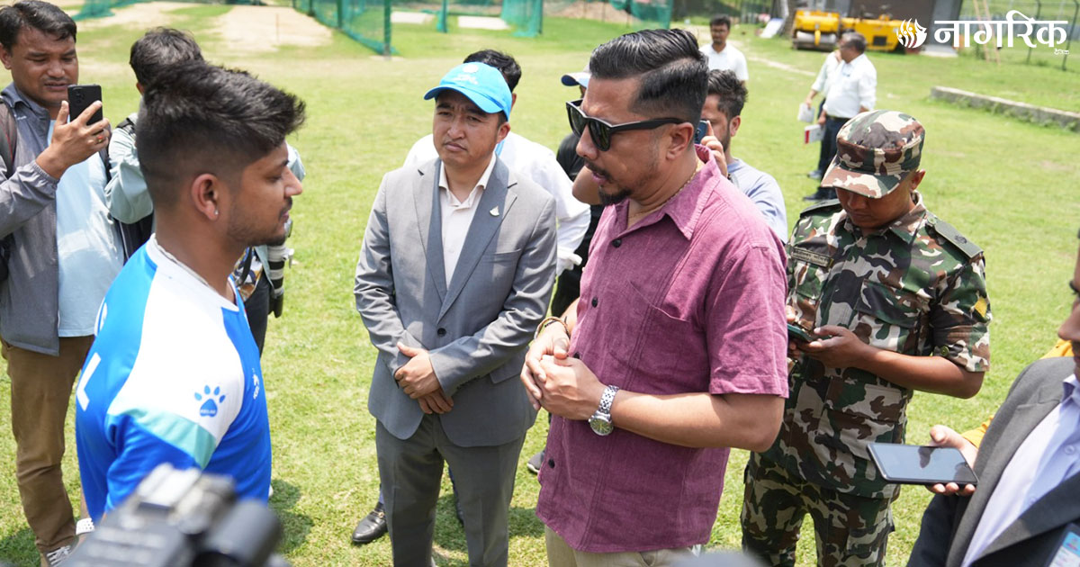 त्रिवि क्रिकेट मैदानमा सन्दीपलाई भेटे खेलकुदमन्त्री श्रेष्ठले (तस्बिरसहित)