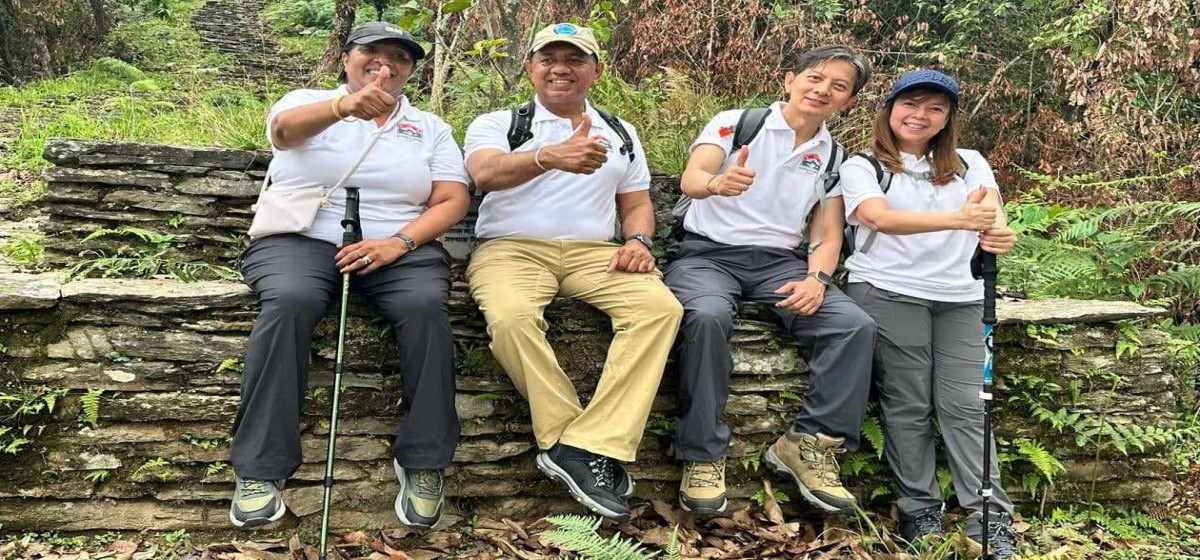 पोखरामा कूटनीतिक पाहुनाको हाइकिङ (फोटो सहित)