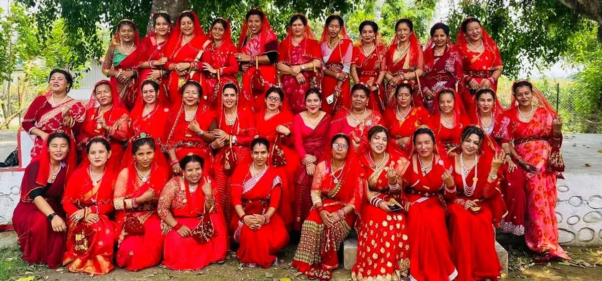 श्रृङ्गारका सामान बनाउँदै जगतपुरका महिला