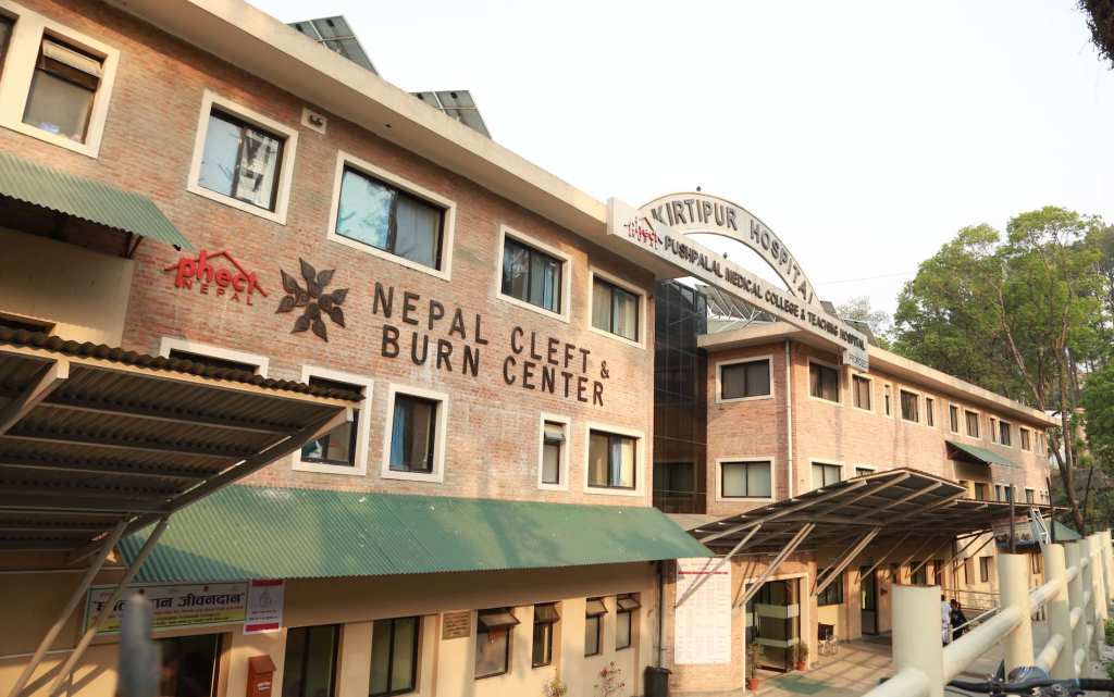 पेट्रोल छर्केर आगो लगाइएका पाँच जनाको कीर्तिपुर वर्न अस्पतालमा उपचार हुँदै