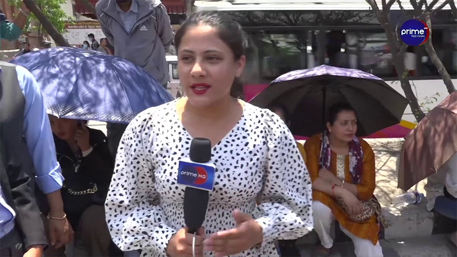 शिक्षक आन्दोलनको समाचार संकलनमा खटिएकी पत्रकार कार्की घाइते