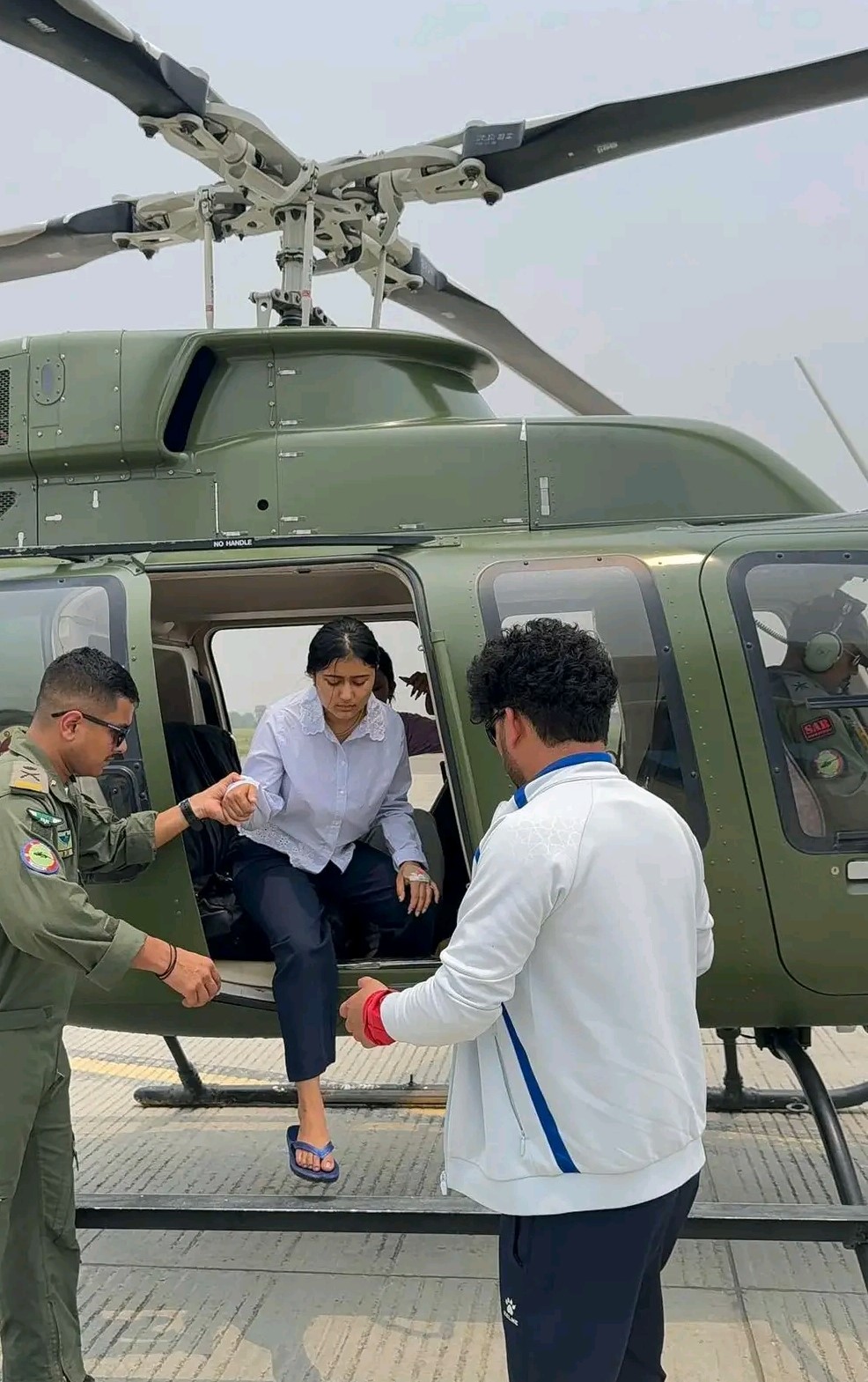 रचना रिमाल बिरामी हुदाँ, हेलिकोप्टरमार्फत उद्दार