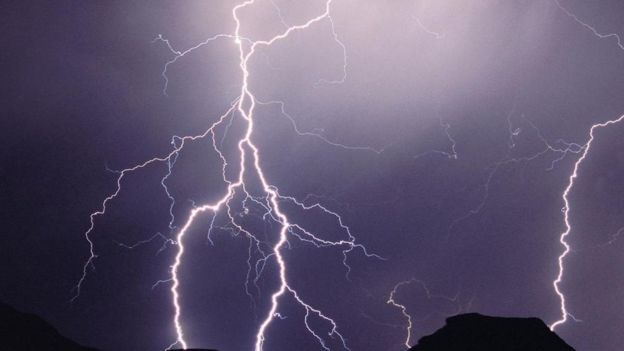 सल्यानमा चट्याङ लाग्दा महिला घाइते, चार बाख्राको मृत्यु