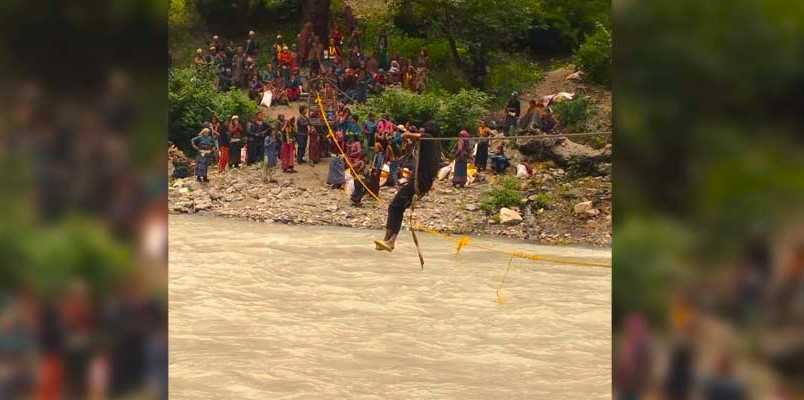 लालीबगरमा अझै तुइनको भरमा यात्रा