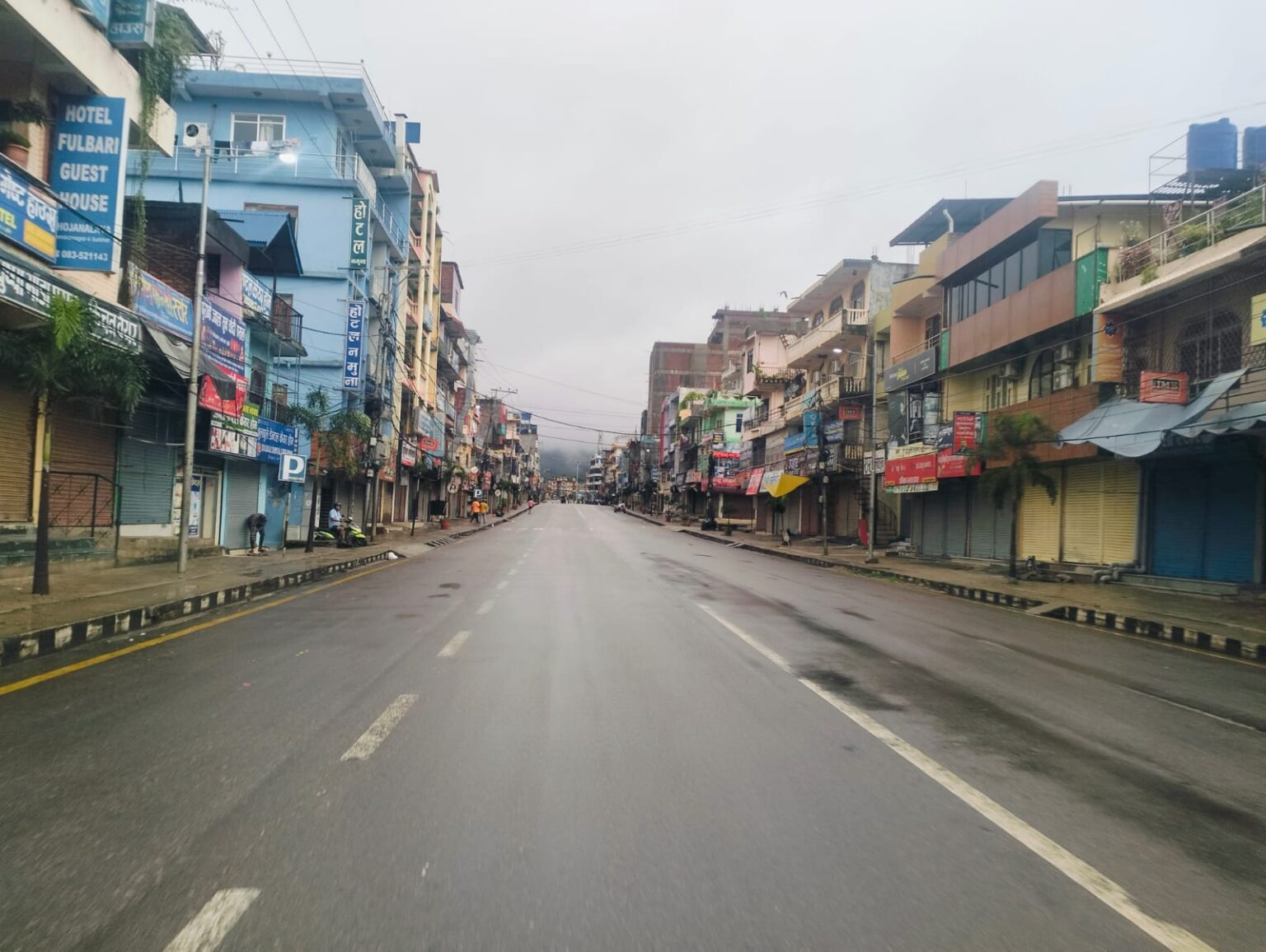 कर्फ्यु हटाइयो, निषेधाज्ञा कायम