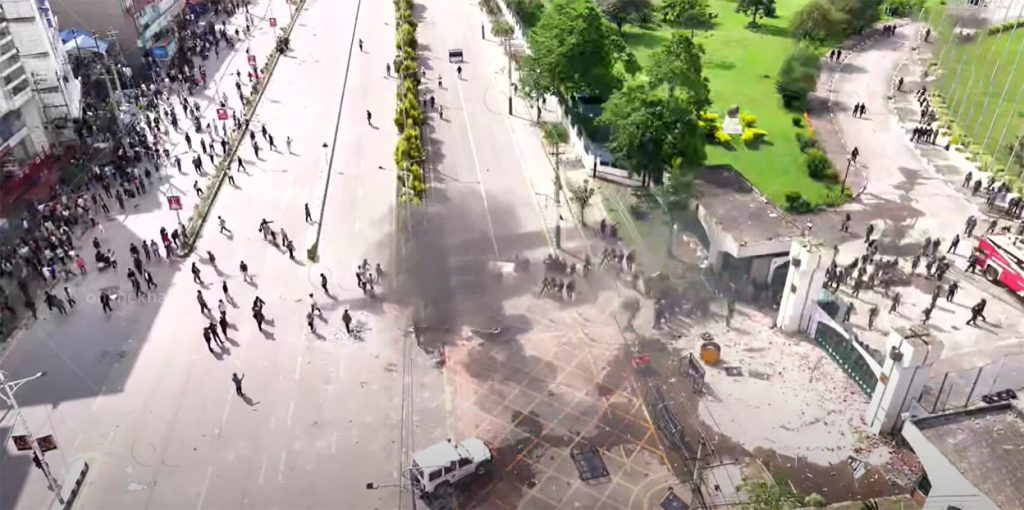 बानेश्वरमा एम्बुलेन्समा आगजनी