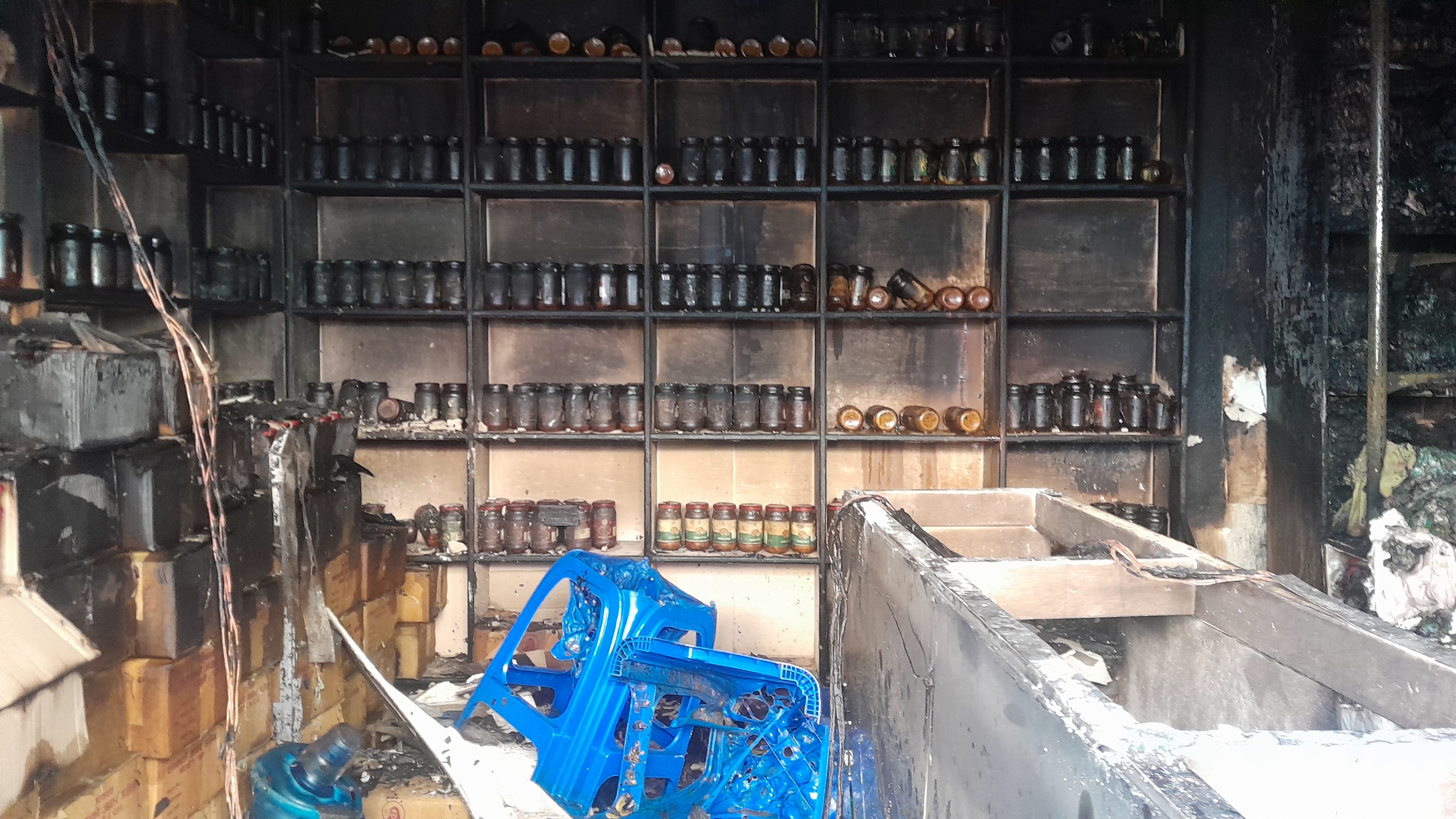 अर्कैले सल्काएको आगोले जलेको थियो ‘सान्ताको अचार’ पसल