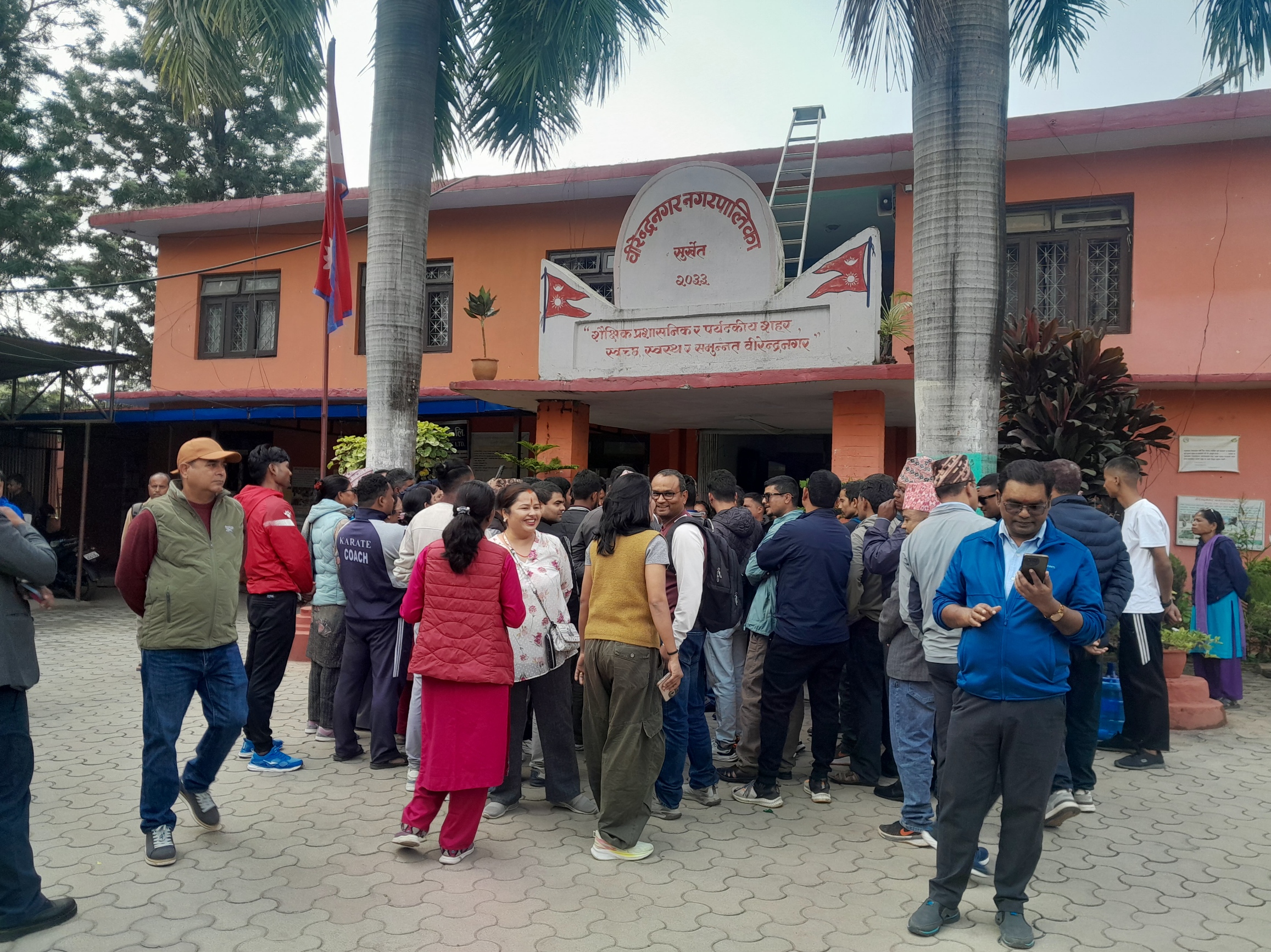 वीरेन्द्रनगरमा विव्यस–शिक्षक आन्दोलनः नगरको कार्यविधिमाथि विव्यस र शिक्षकको रोष