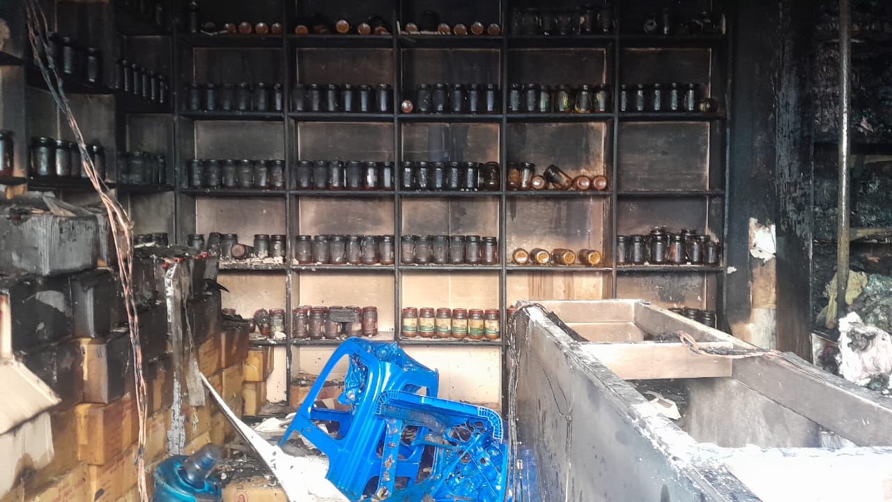 उद्घाटनको दुई दिनमै  खरानी भयो खगिसराको पसल