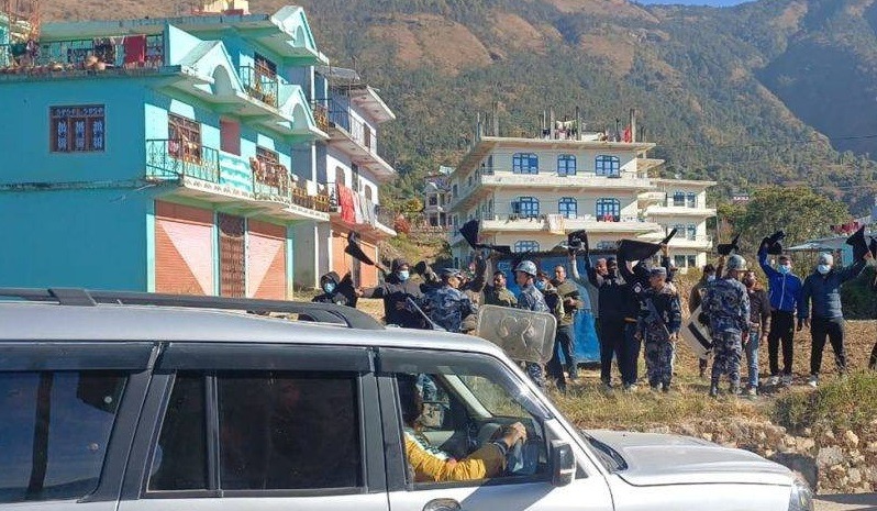 बिहान कालो झण्डा, दिउँसो सम्पत्ति हस्तान्तरण